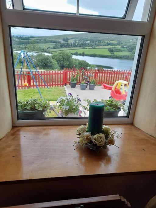 Granny'S Cottage, A Lovely Lakeside Cottage ドネゴール エクステリア 写真